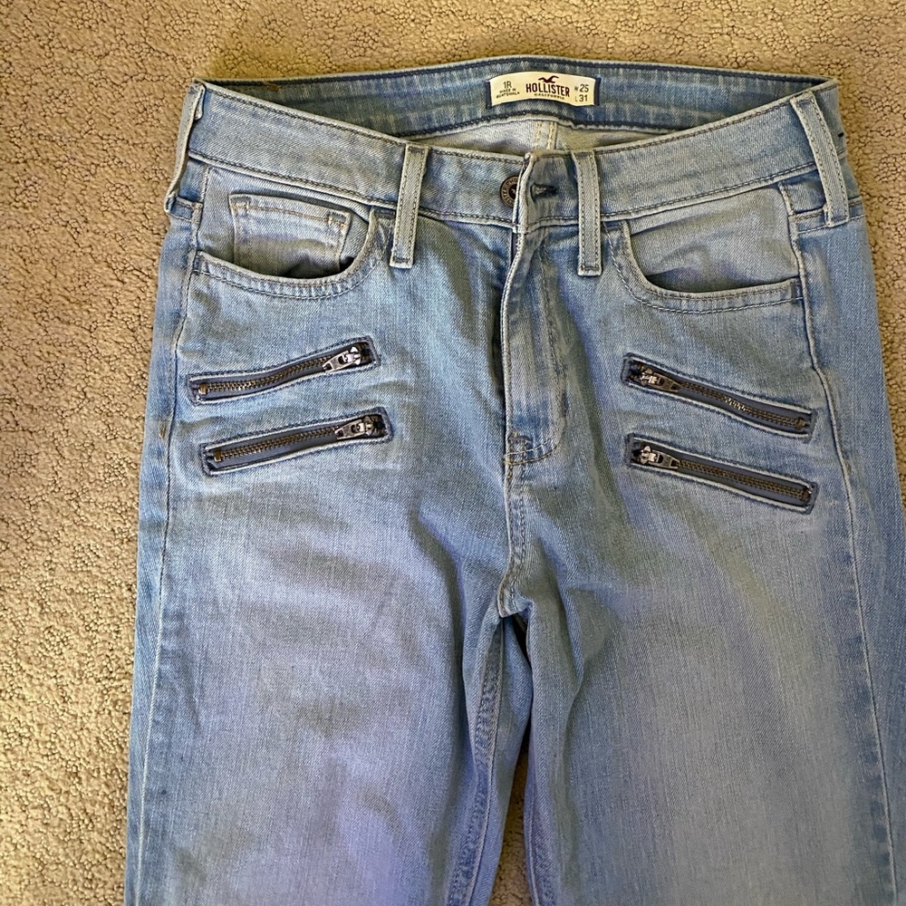hollister light wash skinny jeans